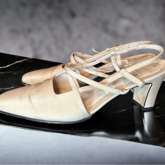 Magik by Amalfi satin heels size 8 - Picture 1 of 8